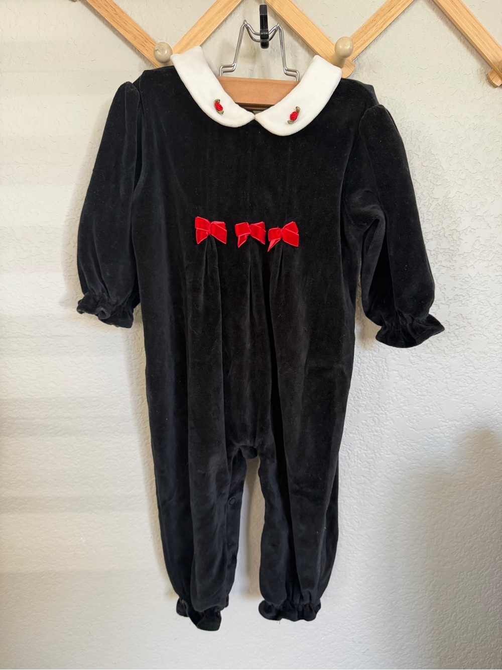 Vintage 90s Beluga NY Baby Black Velour Christmas Romper Bows Roses 18M